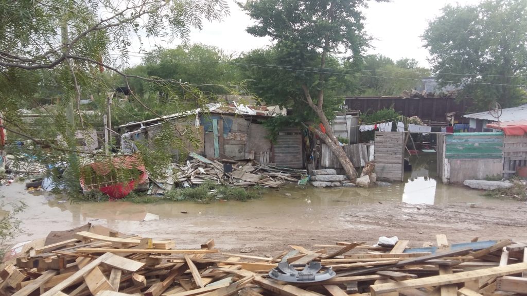 Ruptura en tubería provocó inundación de aguas negras. 20161007 150606 1024x576