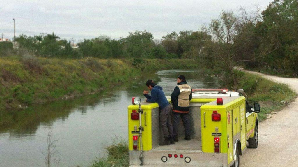 Tras intensa búsqueda recuperan cuerpo de joven ahogado en canal Guillermo Rodhe. IMG 20170104 WA0089 2 1024x573