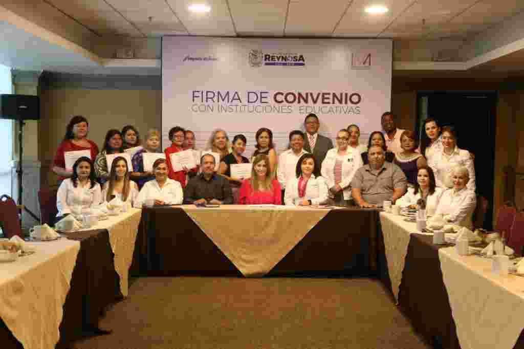 Firma Municipio Convenio con Instituciones Educativas IMG 20170927 WA0062 1024x682