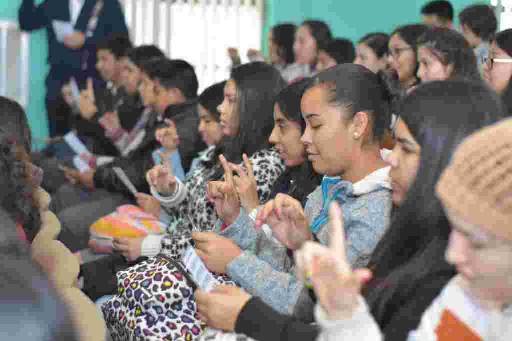 Imparten curso de lenguaje de señas en escuelas preparatorias. WhatsApp Image 2019 04 04 At 7.56.10 PM 1024x682