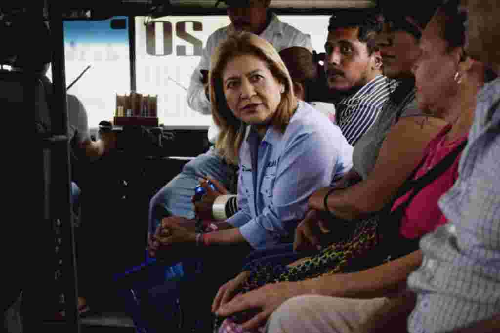 Dialoga Juanita Sánchez con usuarios y choferes de transporte público WhatsApp Image 2019 05 14 At 9.24.29 PM 1024x682