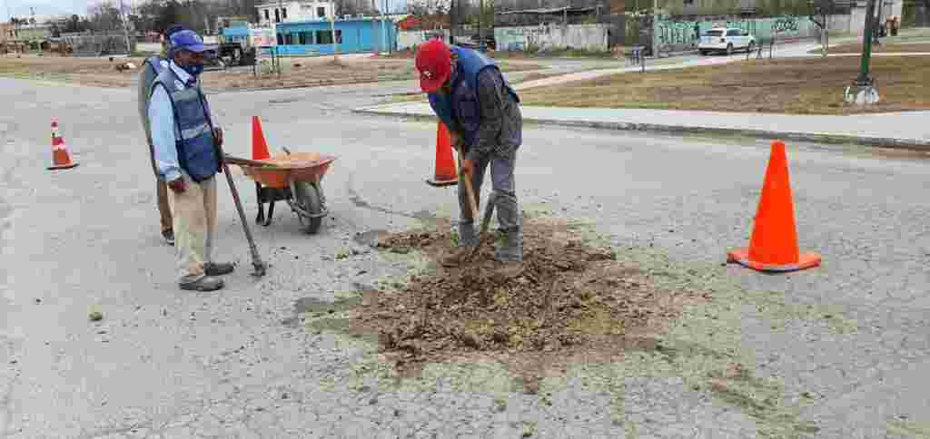 Llevan bacheo a colonia La Sauteña Bacheo Sauteña 1024x484