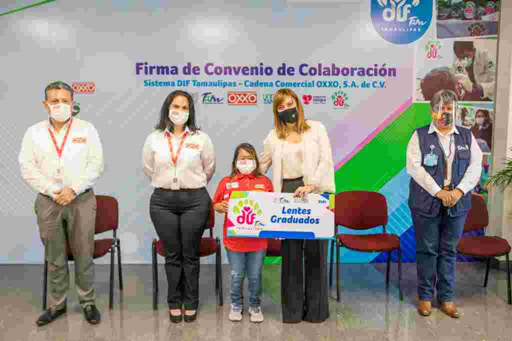 DIF 018 2021. Firma Mariana Gomez Convenio De Colaboracion Con Oxxo Tamaulipas Para Promover Oportunidades Laborales Para Adultos Mayores Y Personas Con Discapacidad 3 1024x682