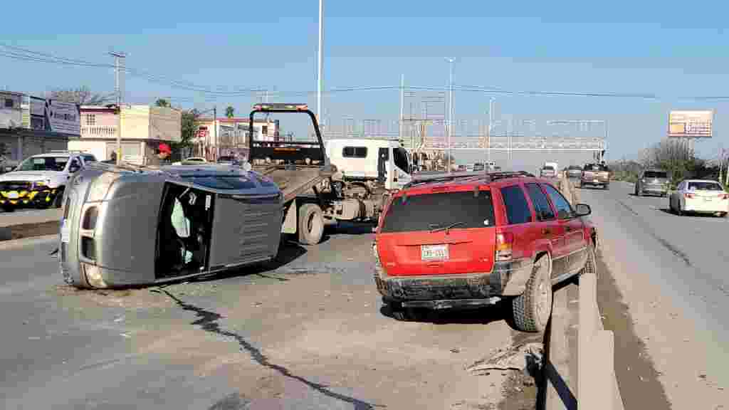 Volcadura provoca caos vial en Reynosa. WhatsApp Image 2022 02 28 At 9.16.08 AM 1024x576