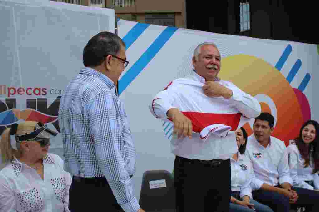 Se pone Truko la playera de la UT WhatsApp Image 2022 04 03 At 2.35.58 PM 1024x682
