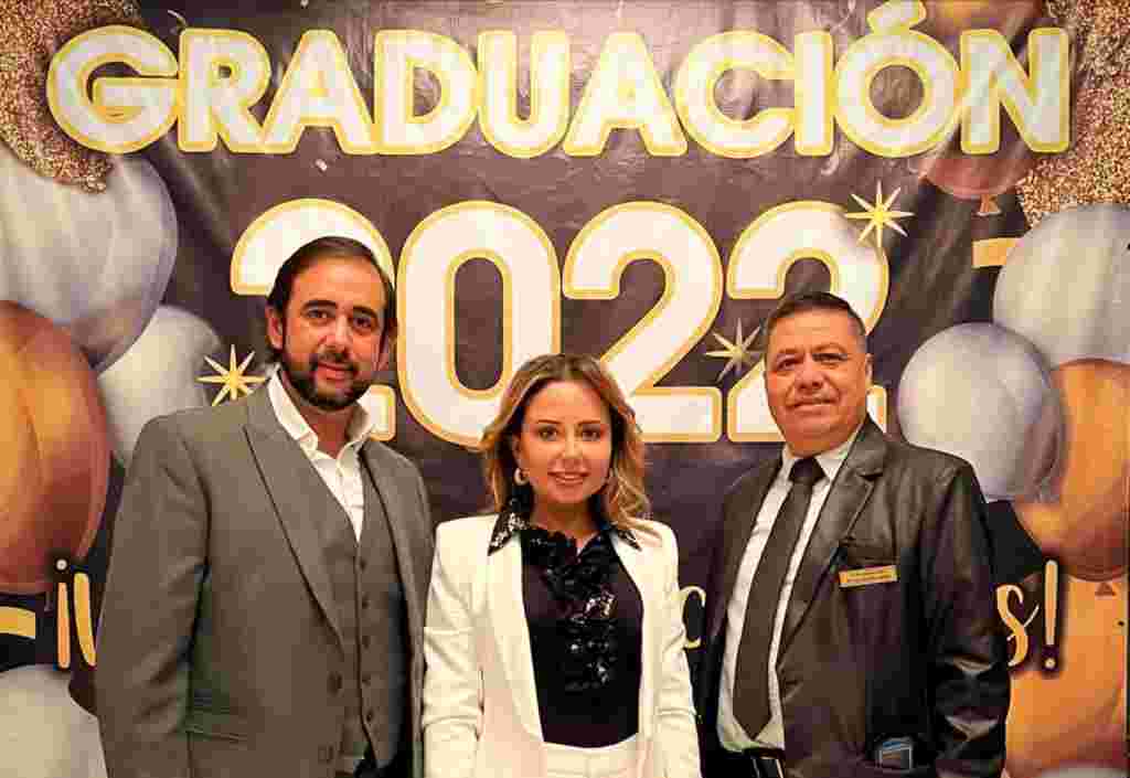 Yesenia Rivera y Rigo Camarillo, Padrinos de Generación en la Magdaleno Aguilar. WhatsApp Image 2022 07 08 At 1.32.52 PM 1024x705