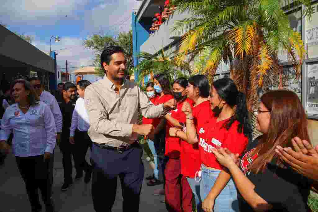 Dialogó Carlos Peña Ortiz con estudiantes de la UAT Reynosa Aztlán WhatsApp Image 2022 11 04 At 8.20.22 AM 1024x682