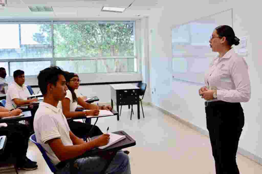 Reconoce SSPT labor de docentes de la USJT WhatsApp Image 2023 05 15 At 1.57.12 PM 1024x681