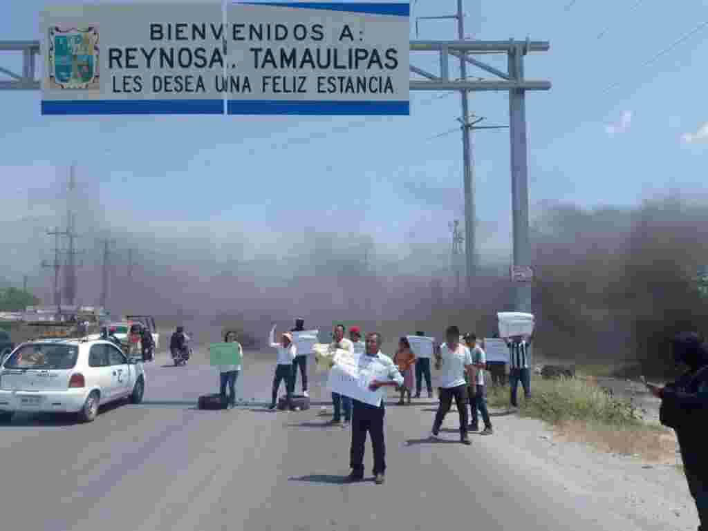 Bloquean carretera Reynosa a San Fernando, padre exige justicia por muerte de su hija. WhatsApp Image 2023 06 17 At 3.01.44 PM 3 1024x769
