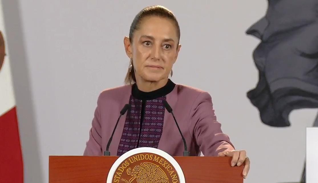 «Las y los presidentes de México solo pueden tener una bandera» Sheinbaum defiende reforma sobre nacionalidad.